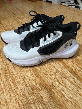 Under Armour White and Black Low-Top Training Shoes Basketball